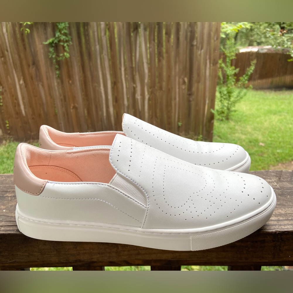 Kate Spade Women's Perforated White & Pink Leather Slip-On Sneakers. Comfortcore - Picture 4 of 16